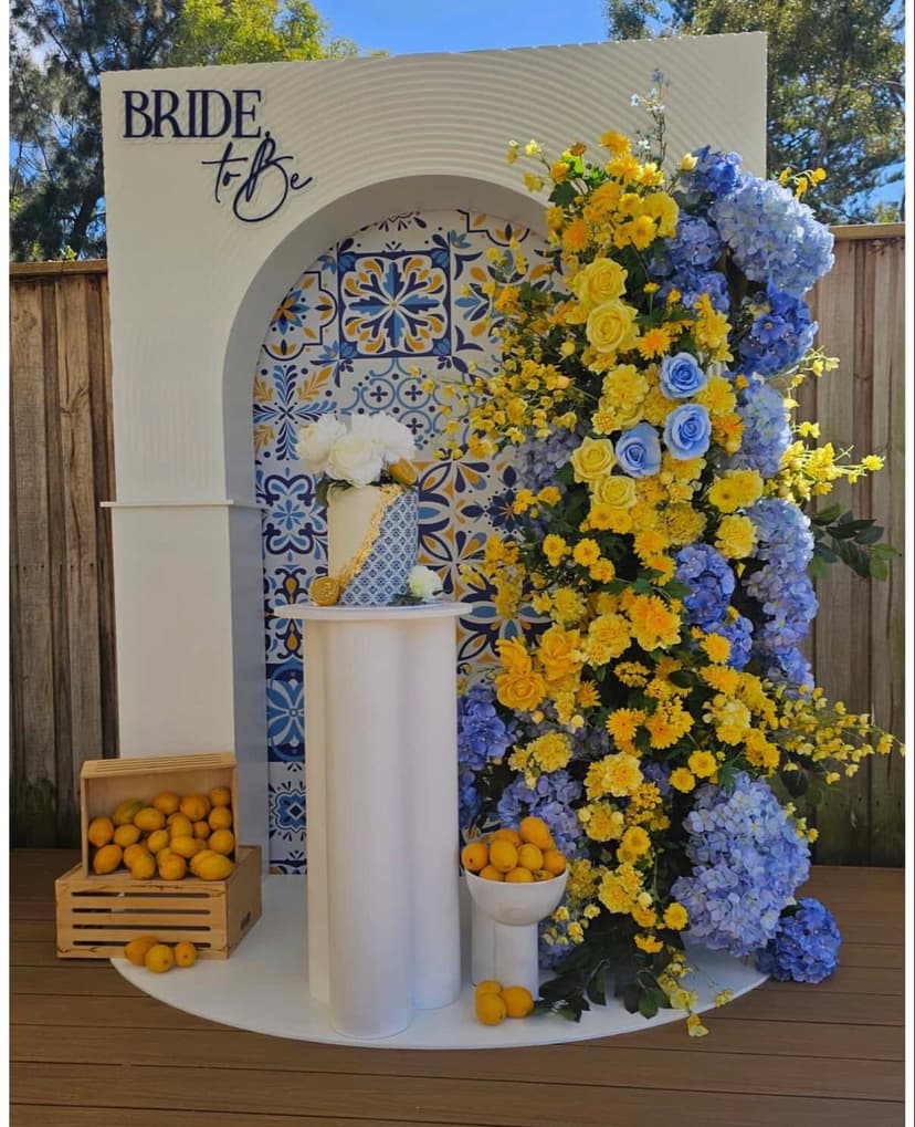 Floral setup gold blue